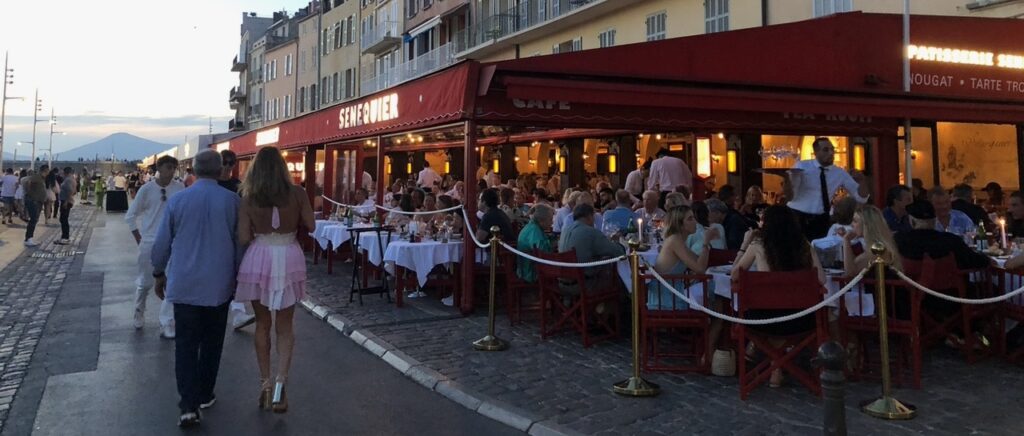 Friday evening in the restaurants of Saint Tropez